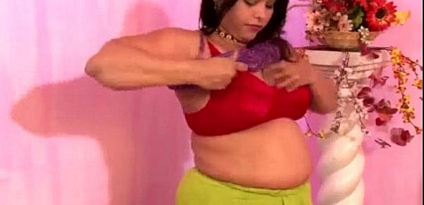  Hot Busty N Indian Aunty s Huge Boobs Nipple Slip Porn